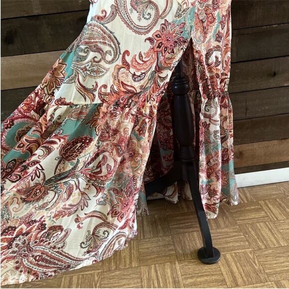 Jessica Simpson Long Bubble Sleeve Cut Out Sides Paisley Maxi Dress - Picture 2 of 7